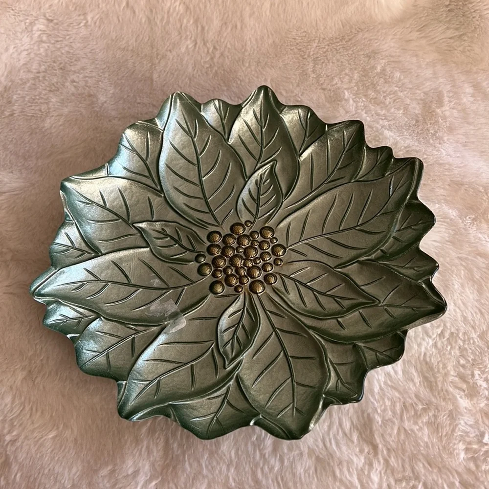 2 Turkish Glass Green Gold Poinsettia 12” 9” Dining Serving Plates Set of 2 NWT - Picture 3 of 5